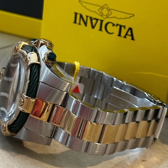 Invicta Classic Gold and Silver Watch with Green Dial - Picture 15 of 16